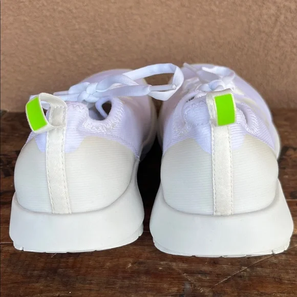 OOFOS OOMG sport LS Women's White Sneakers - Picture 2 of 10